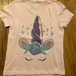 Size XS 4-5 unicorn T-shirt in light pink.
